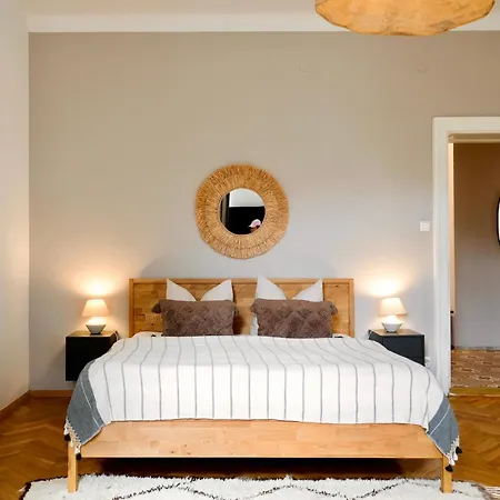 120 M2 Purer Luxus Im Stadtzentrum Mit Balkon Und Parkplatz *