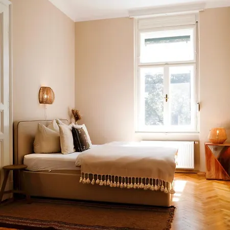 Altbau-traum Im Stadtzentrum - Free Parking Apartment