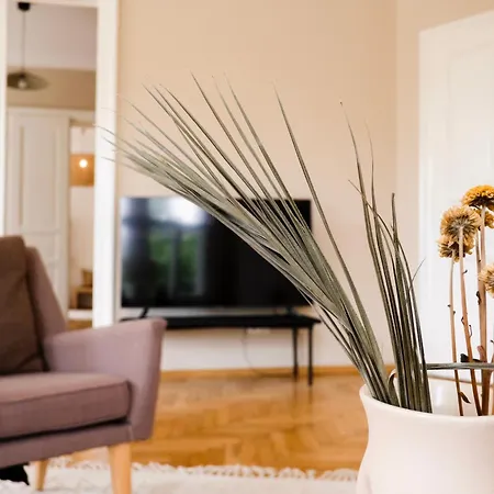 Luxury City Center Apartment - Free Parking - Schlossberg View - By Casa Momo Apartmán