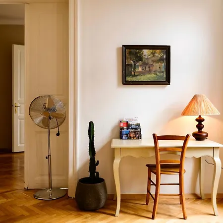 Historic Center Boutique - Parking Included - Schlossberg View