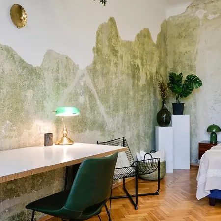 Historic Center Boutique - Parking Included - Schlossberg View *