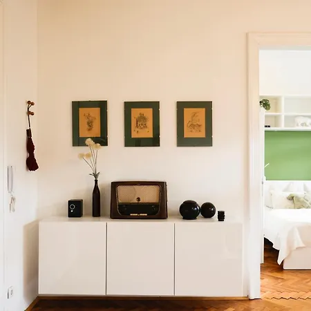 Historic Center Boutique - Parking Included - Schlossberg View *